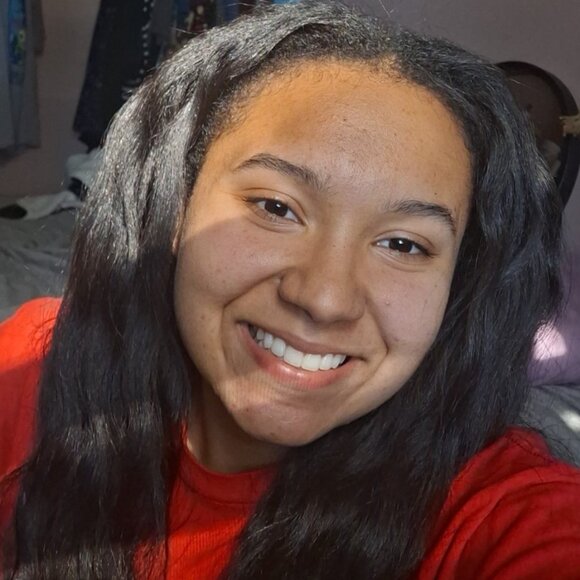 Meet your Posher, Tricia - Picture 1 of 1